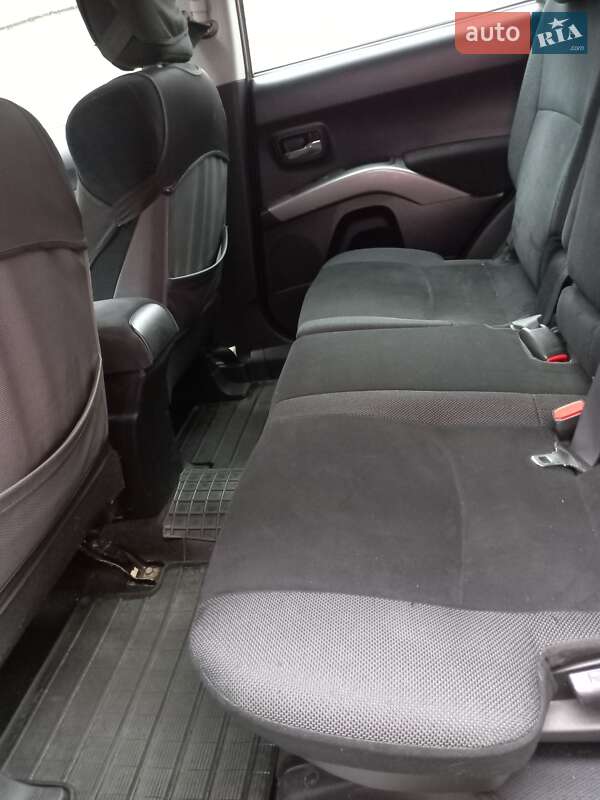 Позашляховик / Кросовер Mitsubishi Outlander XL 2008 в Первомайську фото 6 Позашляховик / Кросовер Mitsubishi Outlander XL 2008 в Первомайську