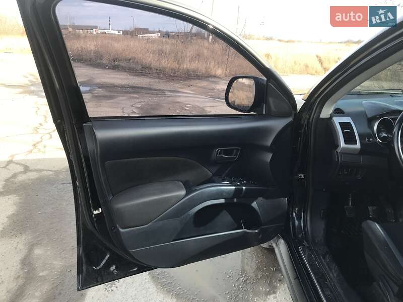 Внедорожник / Кроссовер Mitsubishi Outlander XL 2010 в Черновцах