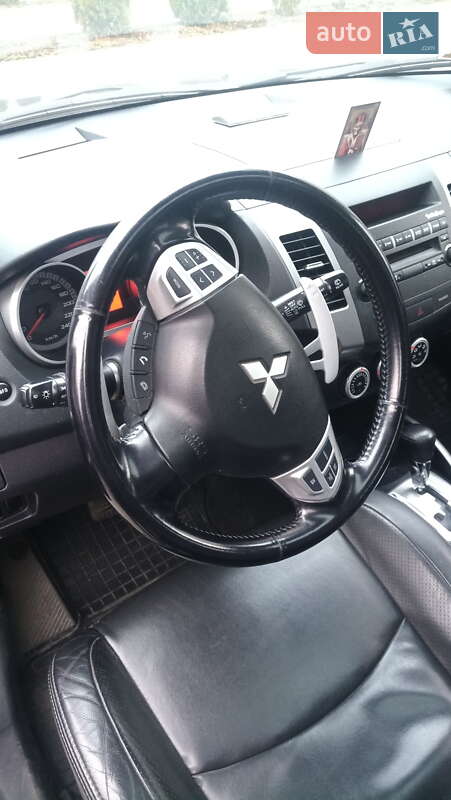 Позашляховик / Кросовер Mitsubishi Outlander XL 2008 в Чорноморську