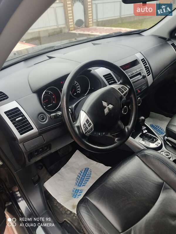 Позашляховик / Кросовер Mitsubishi Outlander XL 2010 в Чернівцях фото 7 Позашляховик / Кросовер Mitsubishi Outlander XL 2010 в Чернівцях