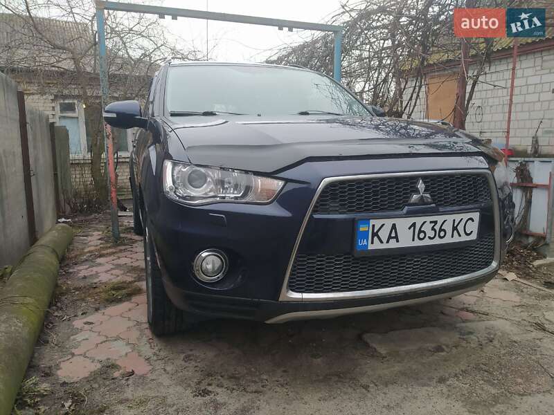 Внедорожник / Кроссовер Mitsubishi Outlander XL 2010 в Боярке