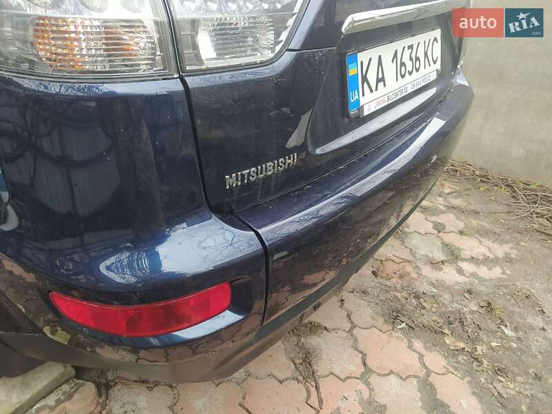 Внедорожник / Кроссовер Mitsubishi Outlander XL 2010 в Боярке