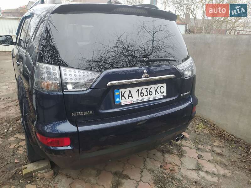 Внедорожник / Кроссовер Mitsubishi Outlander XL 2010 в Боярке