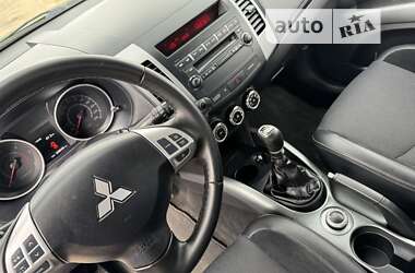 Позашляховик / Кросовер Mitsubishi Outlander XL 2010 в Калуші