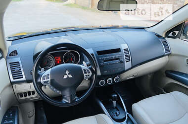 Позашляховик / Кросовер Mitsubishi Outlander XL 2007 в Кам'янському