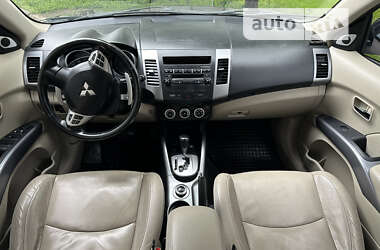 Позашляховик / Кросовер Mitsubishi Outlander XL 2009 в Калуші