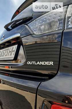 Позашляховик / Кросовер Mitsubishi Outlander XL 2010 в Ковелі