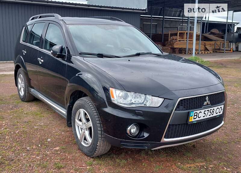 Внедорожник / Кроссовер Mitsubishi Outlander XL 2011 в Червонограде