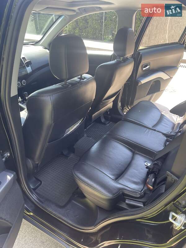 Позашляховик / Кросовер Mitsubishi Outlander XL 2007 в Києві