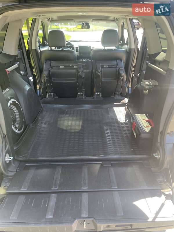 Позашляховик / Кросовер Mitsubishi Outlander XL 2007 в Києві