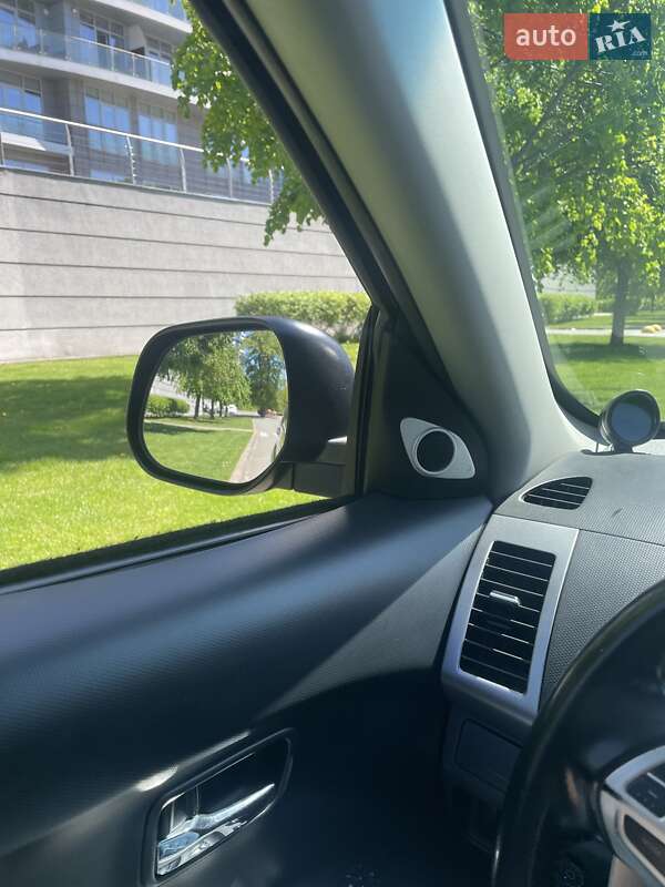 Позашляховик / Кросовер Mitsubishi Outlander XL 2007 в Києві