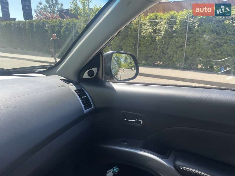 Позашляховик / Кросовер Mitsubishi Outlander XL 2007 в Києві
