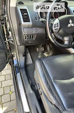 Внедорожник / Кроссовер Mitsubishi Outlander XL 2007 в Ивано-Франковске