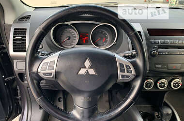 Позашляховик / Кросовер Mitsubishi Outlander XL 2009 в Одесі
