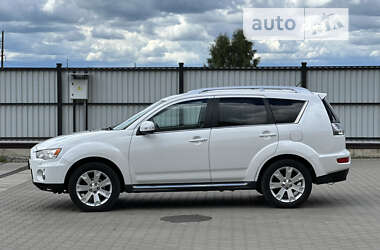 Позашляховик / Кросовер Mitsubishi Outlander XL 2010 в Луцьку