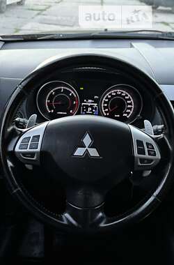 Позашляховик / Кросовер Mitsubishi Outlander XL 2011 в Чернігові