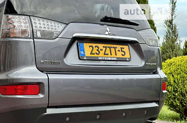 Позашляховик / Кросовер Mitsubishi Outlander XL 2012 в Стрию