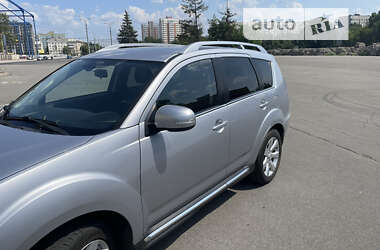 Позашляховик / Кросовер Mitsubishi Outlander XL 2010 в Харкові