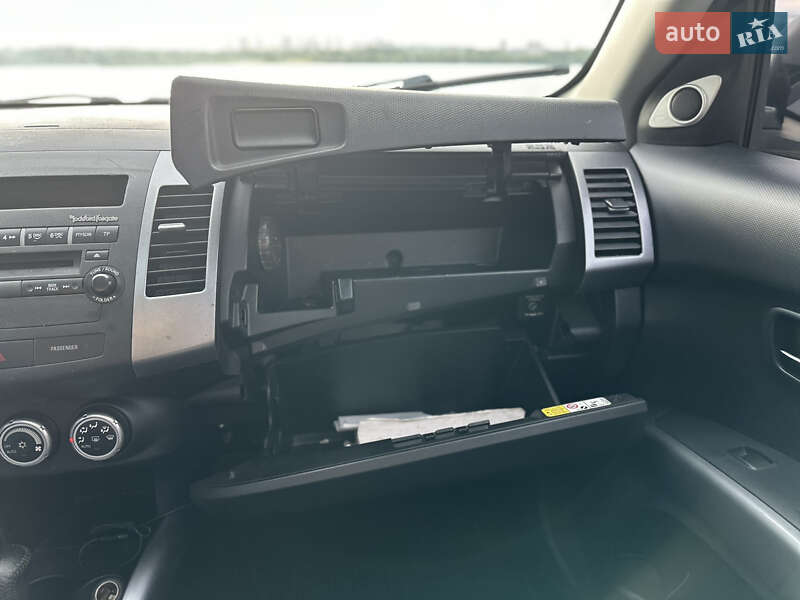 Внедорожник / Кроссовер Mitsubishi Outlander XL 2008 в Киеве