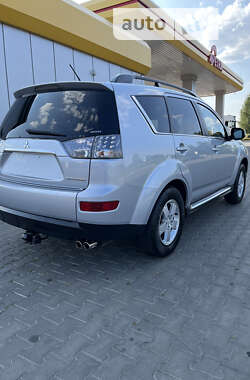 Внедорожник / Кроссовер Mitsubishi Outlander XL 2012 в Луцке