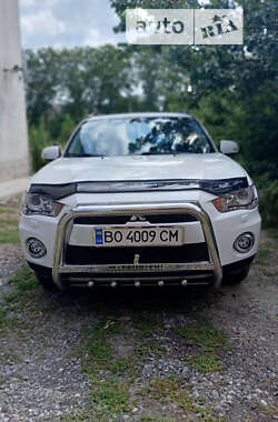 Позашляховик / Кросовер Mitsubishi Outlander XL 2012 в Тернополі