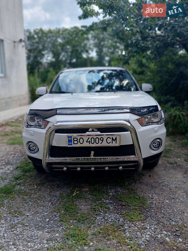 Mitsubishi Outlander XL 2012