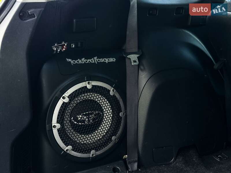 Внедорожник / Кроссовер Mitsubishi Outlander XL 2012 в Сребном