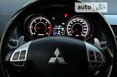 Внедорожник / Кроссовер Mitsubishi Outlander XL 2011 в Чернигове