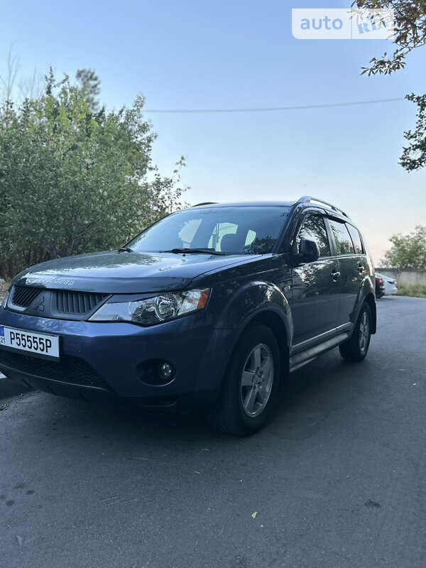 Позашляховик / Кросовер Mitsubishi Outlander XL 2009 в Новій Водолагі