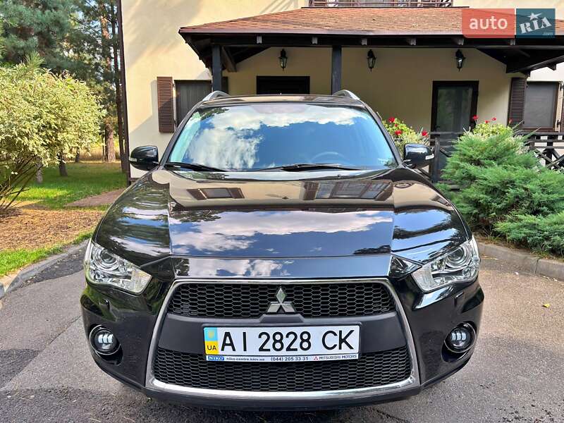 Внедорожник / Кроссовер Mitsubishi Outlander XL 2010 в 
