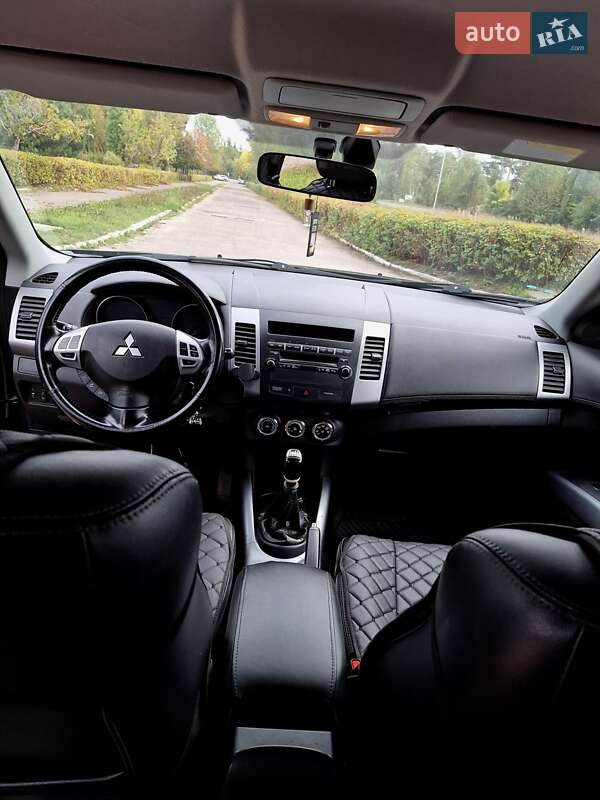 Внедорожник / Кроссовер Mitsubishi Outlander XL 2010 в Ковеле