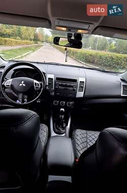 Внедорожник / Кроссовер Mitsubishi Outlander XL 2010 в Ковеле