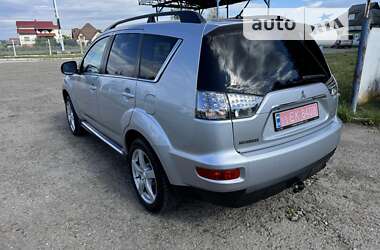 Позашляховик / Кросовер Mitsubishi Outlander XL 2012 в Калуші