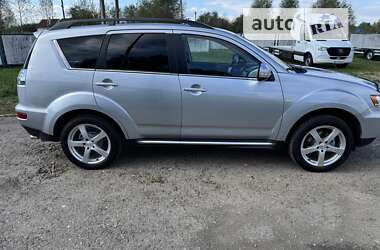 Позашляховик / Кросовер Mitsubishi Outlander XL 2012 в Калуші