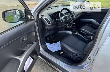 Внедорожник / Кроссовер Mitsubishi Outlander XL 2012 в Калуше