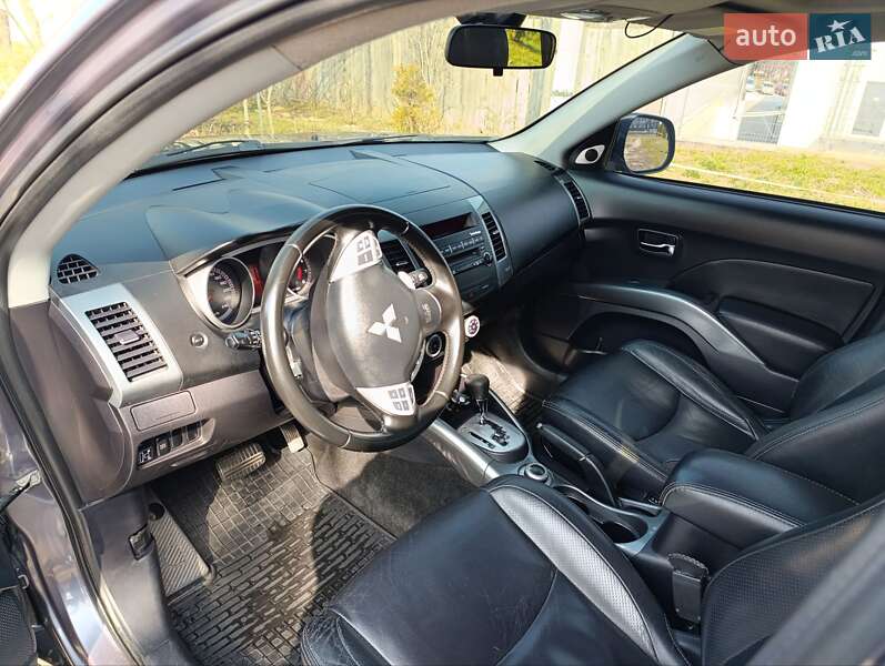 Позашляховик / Кросовер Mitsubishi Outlander XL 2008 в Кропивницькому
