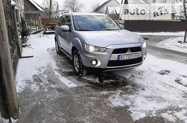 Позашляховик / Кросовер Mitsubishi Outlander XL 2010 в Ужгороді