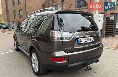 Позашляховик / Кросовер Mitsubishi Outlander XL 2010 в Києві