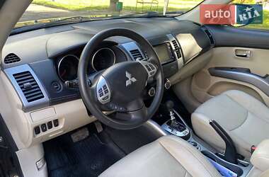 Позашляховик / Кросовер Mitsubishi Outlander XL 2011 в Рівному