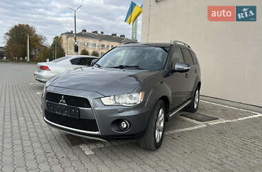 Позашляховик / Кросовер Mitsubishi Outlander XL 2011 в Дрогобичі