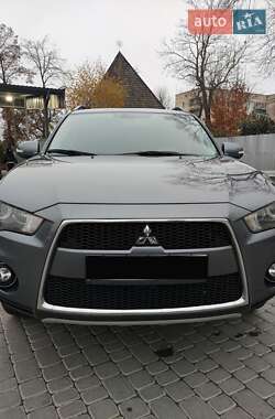 Внедорожник / Кроссовер Mitsubishi Outlander XL 2011 в Староконстантинове