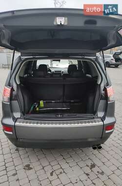 Внедорожник / Кроссовер Mitsubishi Outlander XL 2011 в Староконстантинове