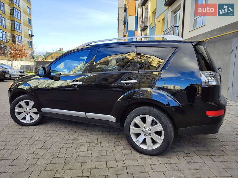 Позашляховик / Кросовер Mitsubishi Outlander XL 2008 в Івано-Франківську