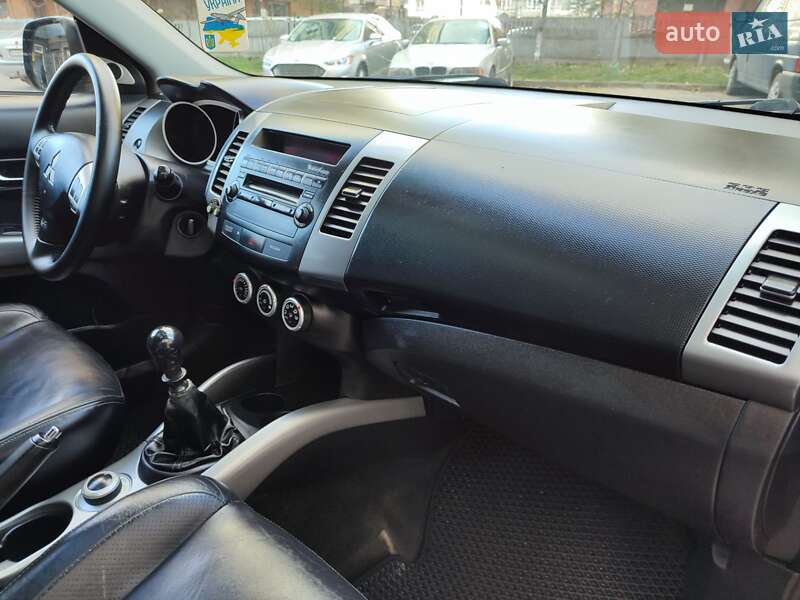 Позашляховик / Кросовер Mitsubishi Outlander XL 2008 в Івано-Франківську