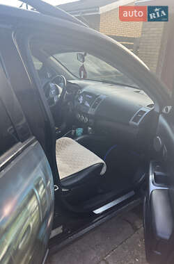 Позашляховик / Кросовер Mitsubishi Outlander XL 2007 в 
