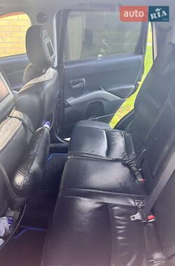 Позашляховик / Кросовер Mitsubishi Outlander XL 2007 в 