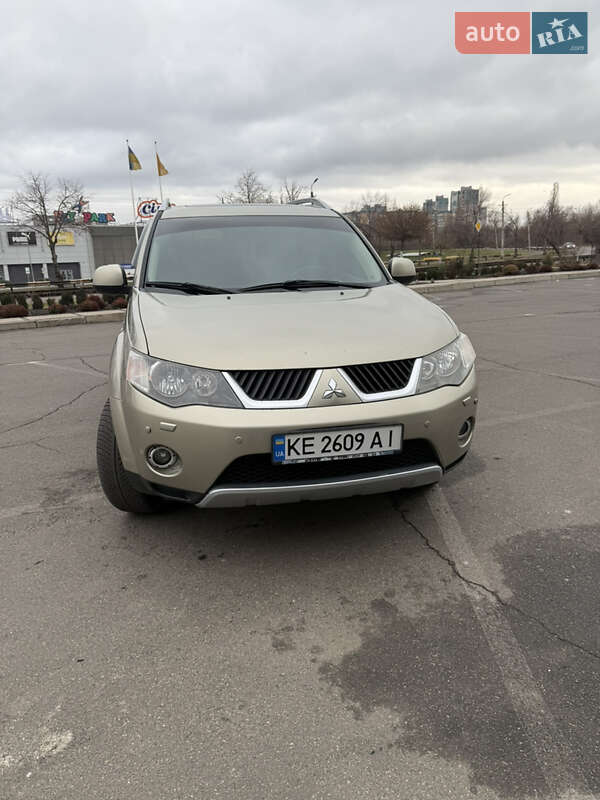 Внедорожник / Кроссовер Mitsubishi Outlander XL 2007 в Кривом Роге