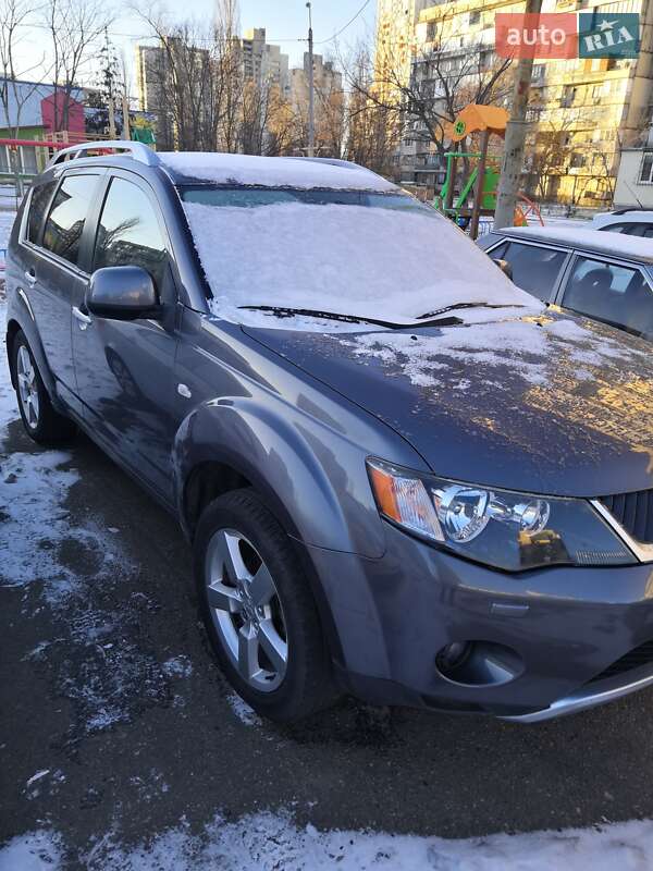 Позашляховик / Кросовер Mitsubishi Outlander XL 2008 в Києві