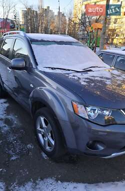 Позашляховик / Кросовер Mitsubishi Outlander XL 2008 в Києві