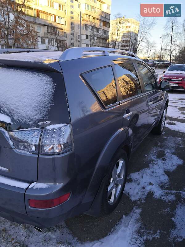 Позашляховик / Кросовер Mitsubishi Outlander XL 2008 в Києві